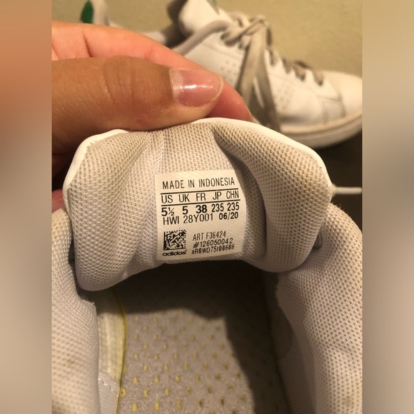 Boys Adidas Tennis shoes - Picture 5 of 5